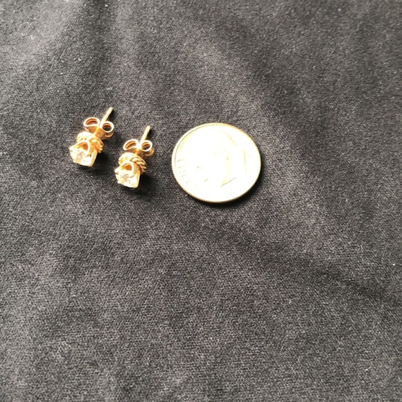 14k gold stud earrings for pierced ears with very small diamonds - Picture 6 of 6
